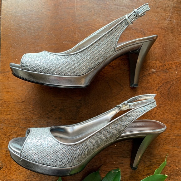Nine West Silver Sparkle Heels size 6 - Picture 1 of 7
